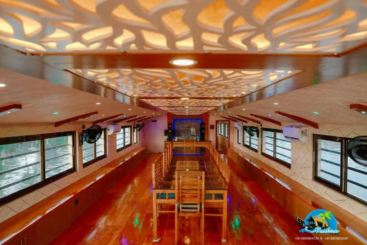 Botel Vaishnav Tours Hotel Alappuzha India