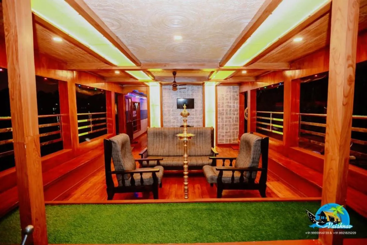 Vaishnav Tours Hotel Alappuzha