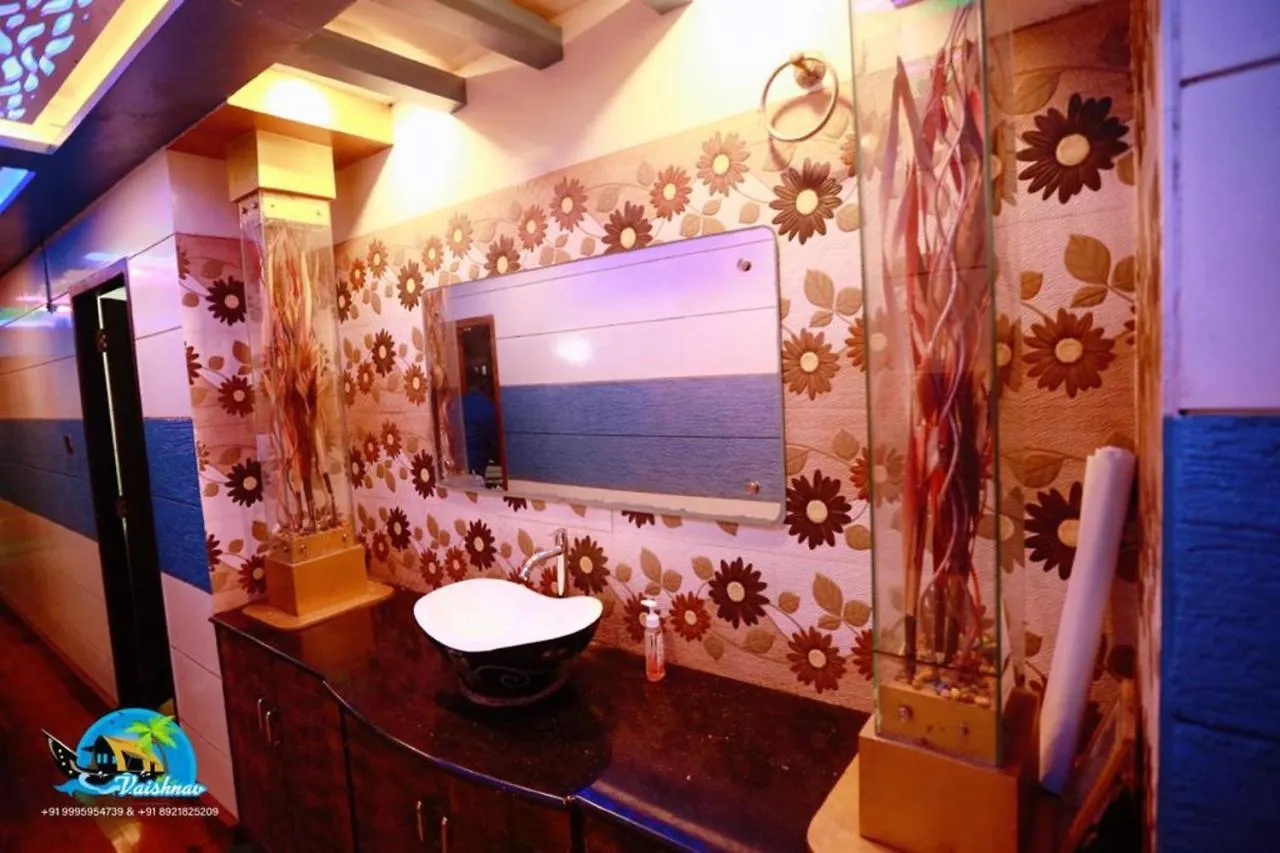 Hotel Vaishnav Tours Alappuzha