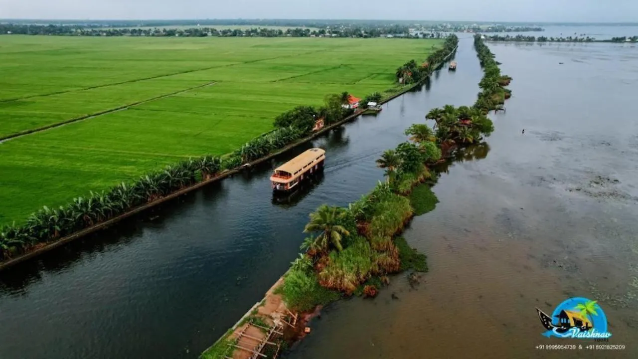 Botel Hotel Vaishnav Tours Alappuzha