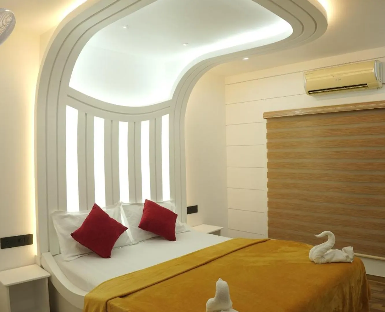 Hotel Vaishnav Tours Alappuzha Botel